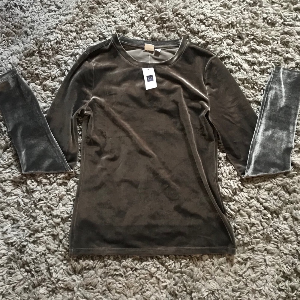 NEW WITH TAGS GAP velvet sweater